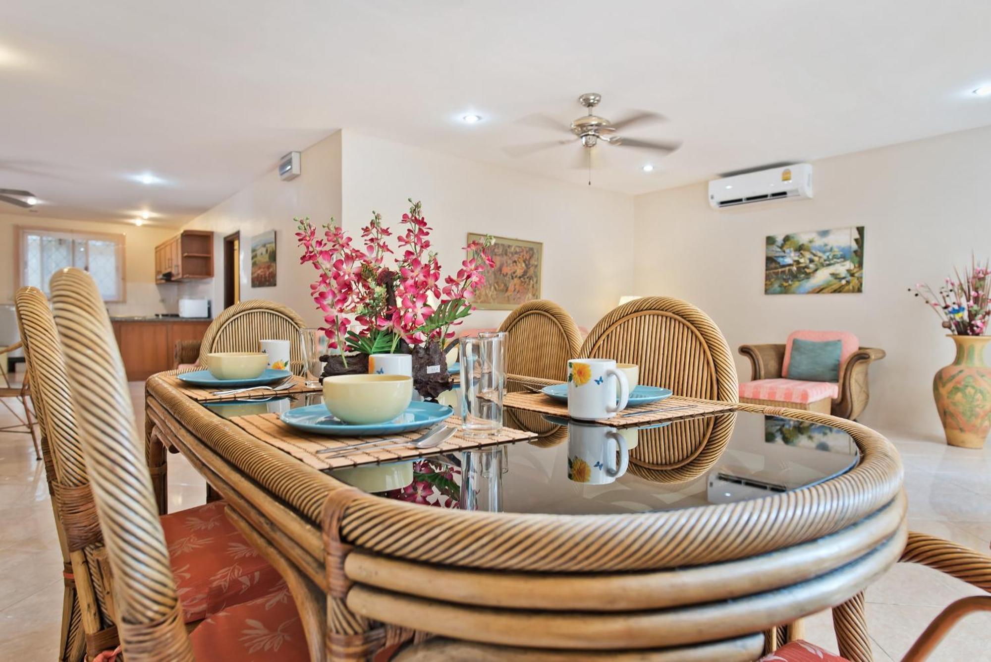 Butterfly Garden Boutique Residences By Frasier, A Lifestyle Destination Apt And Villas 1 To 3 Bedroom Units, 2 Full Bathrooms, Rain Shower, Spa Bath, Complete Kitchen, Staff 24-7,Fast Fiber Optic Wifi, 55" Smart Tv'S, Free Bbq, Pattaja Kültér fotó