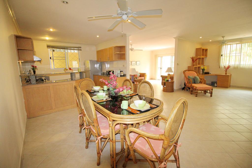 Butterfly Garden Boutique Residences By Frasier, A Lifestyle Destination Apt And Villas 1 To 3 Bedroom Units, 2 Full Bathrooms, Rain Shower, Spa Bath, Complete Kitchen, Staff 24-7,Fast Fiber Optic Wifi, 55" Smart Tv'S, Free Bbq, Pattaja Szoba fotó