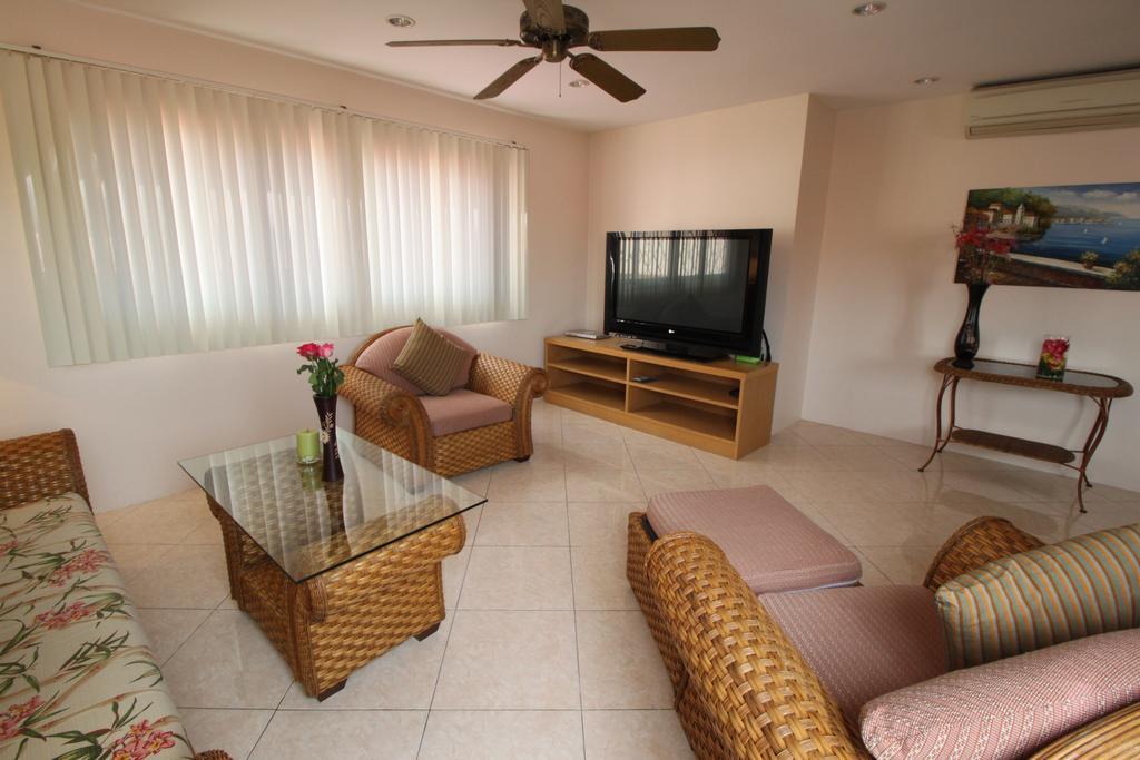 Butterfly Garden Boutique Residences By Frasier, A Lifestyle Destination Apt And Villas 1 To 3 Bedroom Units, 2 Full Bathrooms, Rain Shower, Spa Bath, Complete Kitchen, Staff 24-7,Fast Fiber Optic Wifi, 55" Smart Tv'S, Free Bbq, Pattaja Kültér fotó